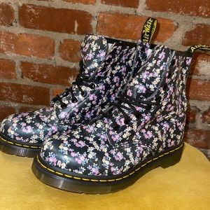 FLORAL DOC MARTENS